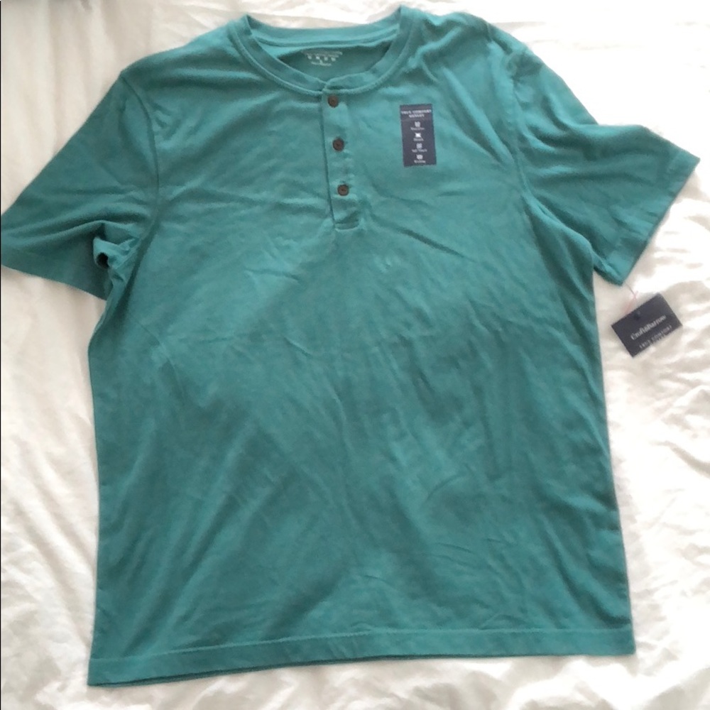 Men’s teal button up tee